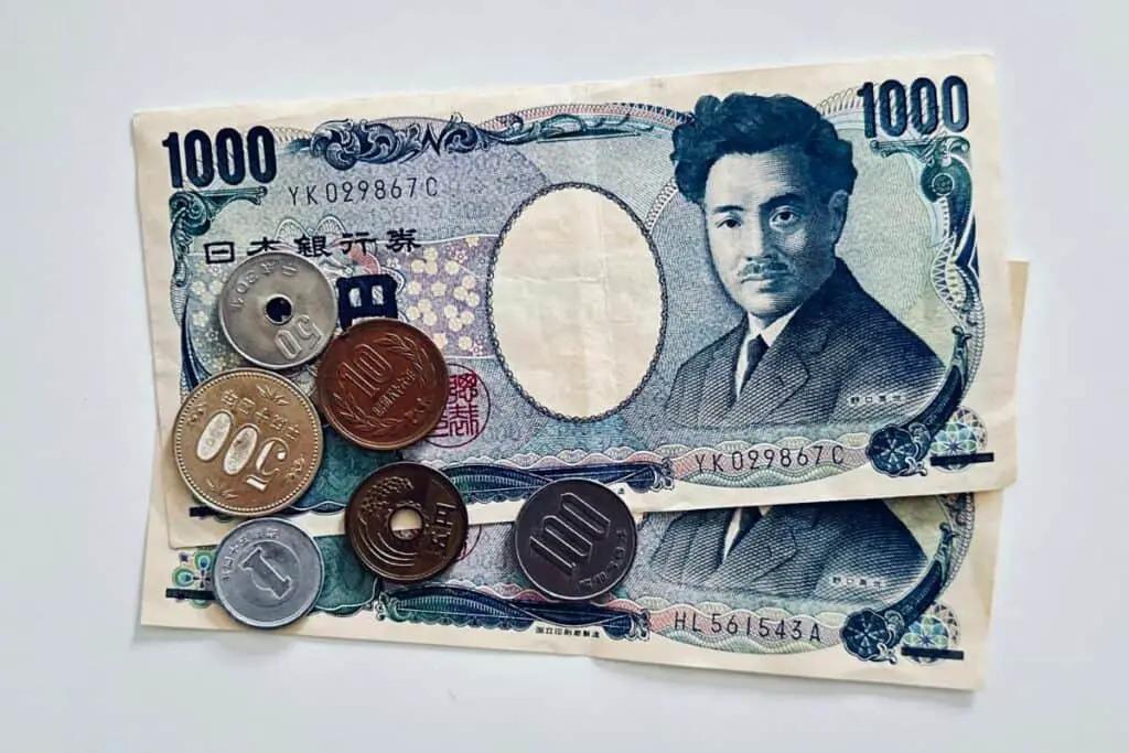 Japanese Yen (banknotes and coins)