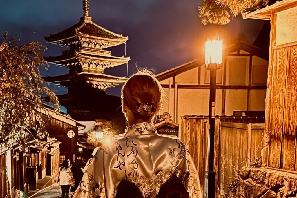 Staring at the pagoda in kimono